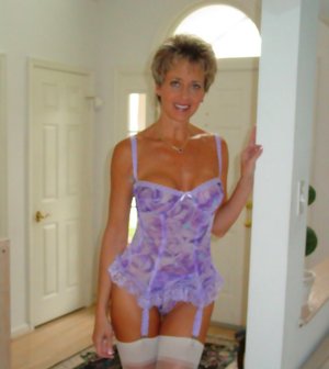 Real Tampa Swingers invites you to browse their free pictures with Tracy Lick in hard fuck scene