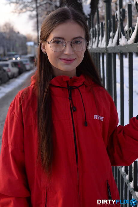 Dirty Flix offers a free picture gallery with Selena in perfect anal porn