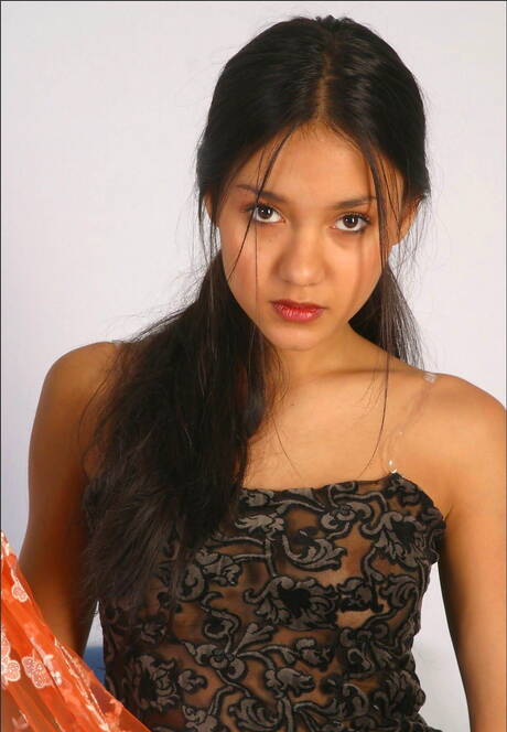 Desi Papa invite you to explore xxx pics featuring Indian Babe demonstrating superb form